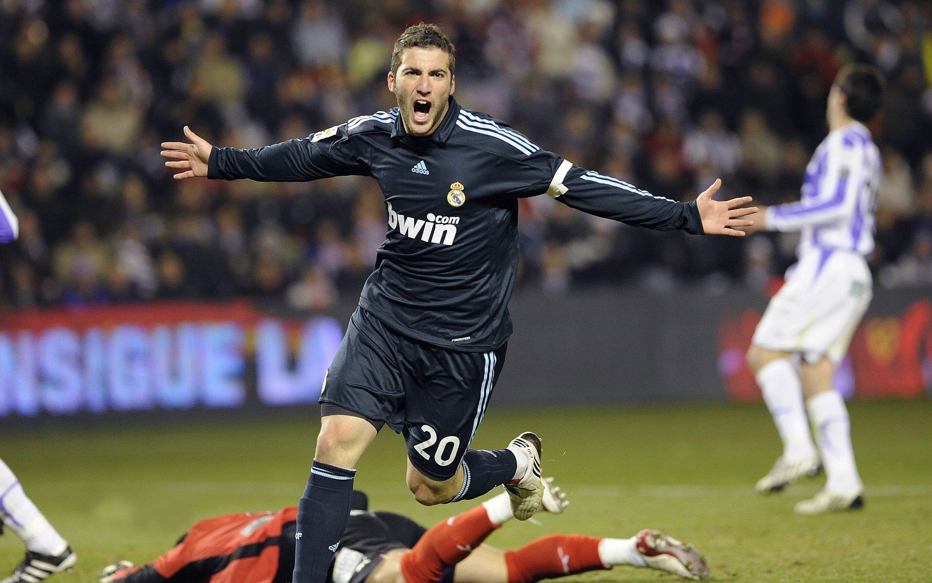 英超冠军角逐:悬念不断,精彩无限!,0506英超冠军